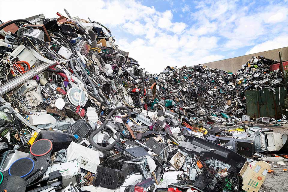 Elektroschrott und Müll zum Recycling